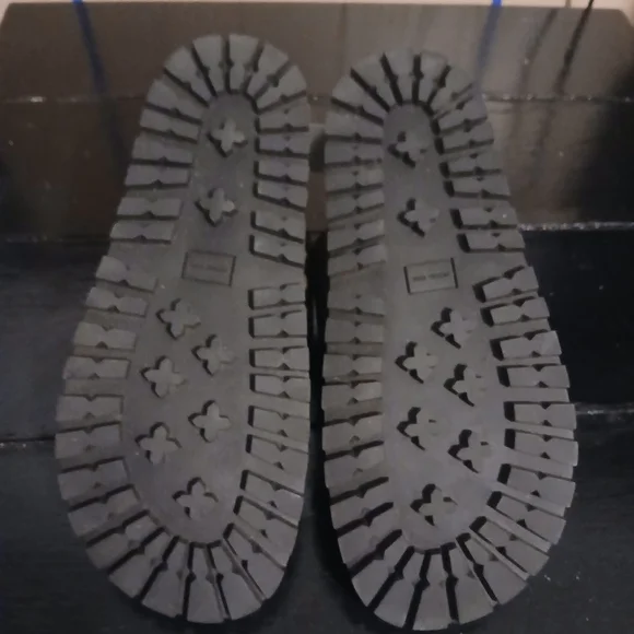 NEW Michael Kors Brown And Black Stark Slide Sandals with Gold MK Logo Accents - Picture 3 of 6